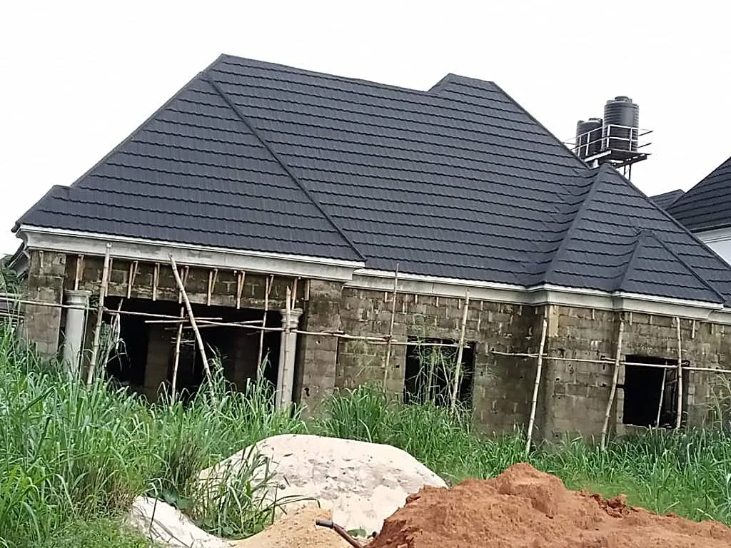 Bungalow roof, tile installation stage